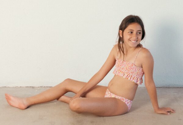 Bikini dos piezas estampado flores rosas - Imagen 4